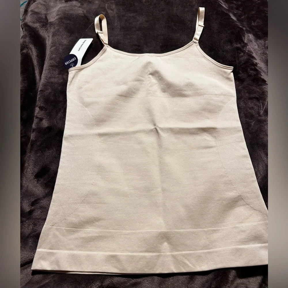 Empetua Scoop Neck Cami - Picture 2 of 8